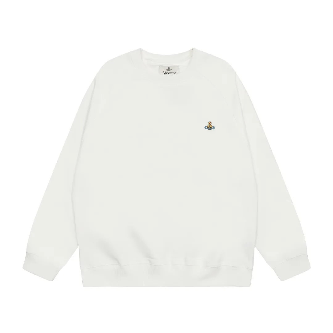 VIVI07# "Exclusive hot style" vivienne west wood West Queen Vivienne Saturn classic small label round neck sweatshirt, the top hot style in 2024, no need to say more, just open the details directly YB mold opening, correct overlock neckline details ⚠️The authentic product is the overlock threaded collar, there is no collar strip. Our family only makes the right version, and we are careful to ensure that the first release of the Queen Mother on the whole network is accurate. The full series of correct accessories, every detail is completely restored Straight up to full Size: XS-L